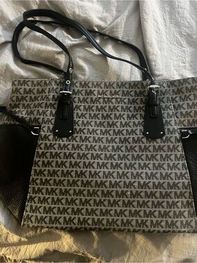 Michael Kors Black and Gray Signature MK Tote voyager east west tote